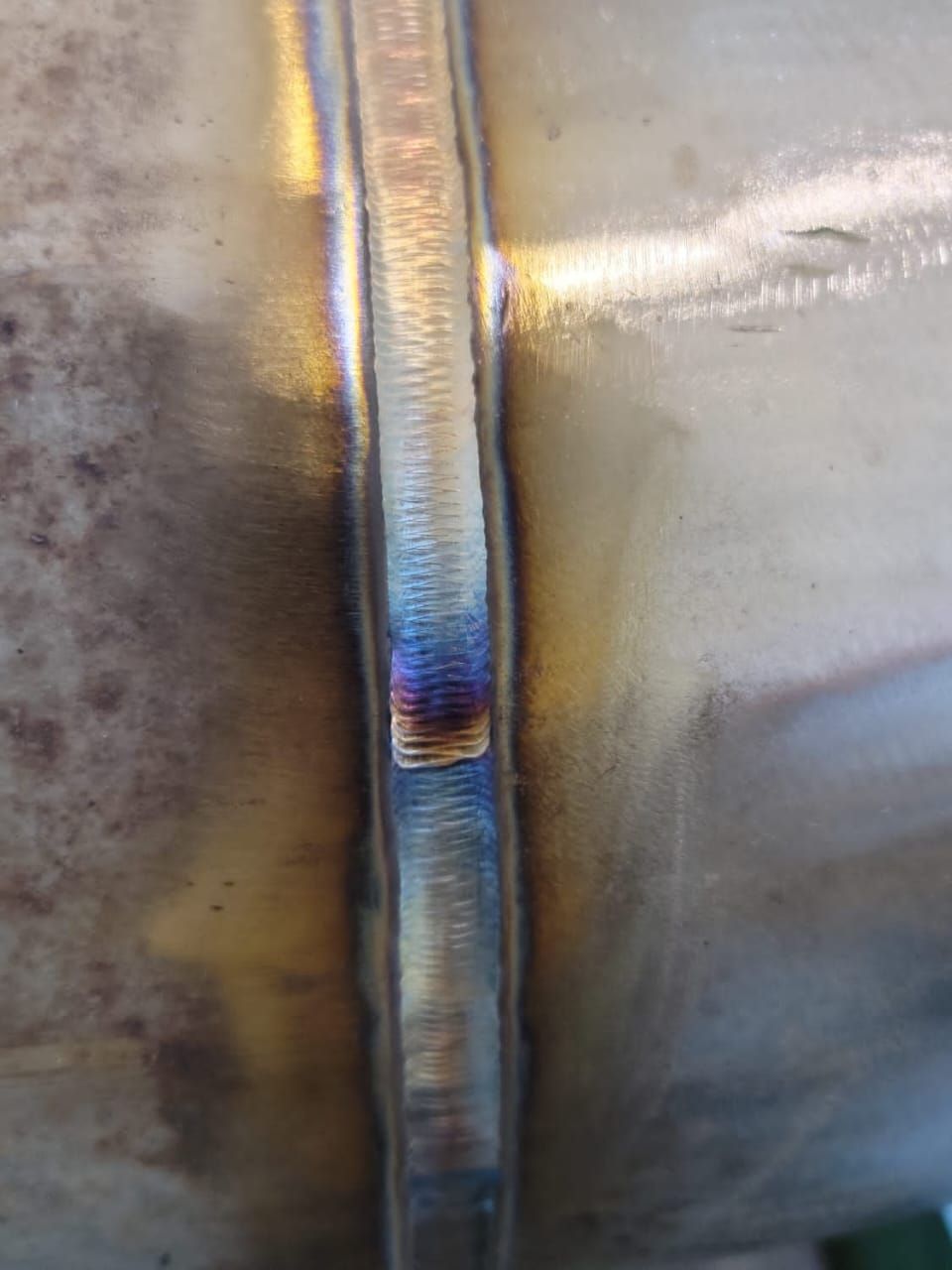 Vertical weld bead on a pipe